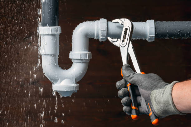 Professional Gas Line Repair technician working in Mundelein, IL
